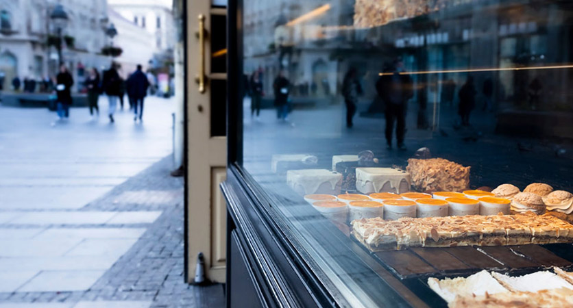 devanture de magasin en verre